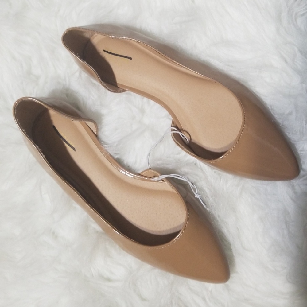 Nude patent leather flatals